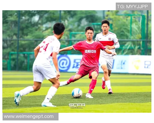 巅峰时刻的足球明星们如何塑造了足球历史的辉煌篇章